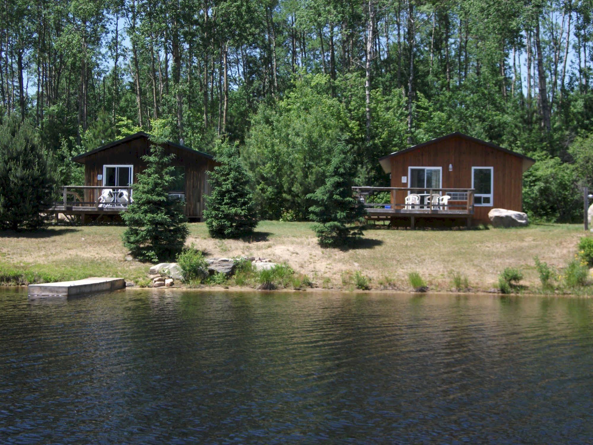 Madawaska All Star Resort מראה חיצוני תמונה